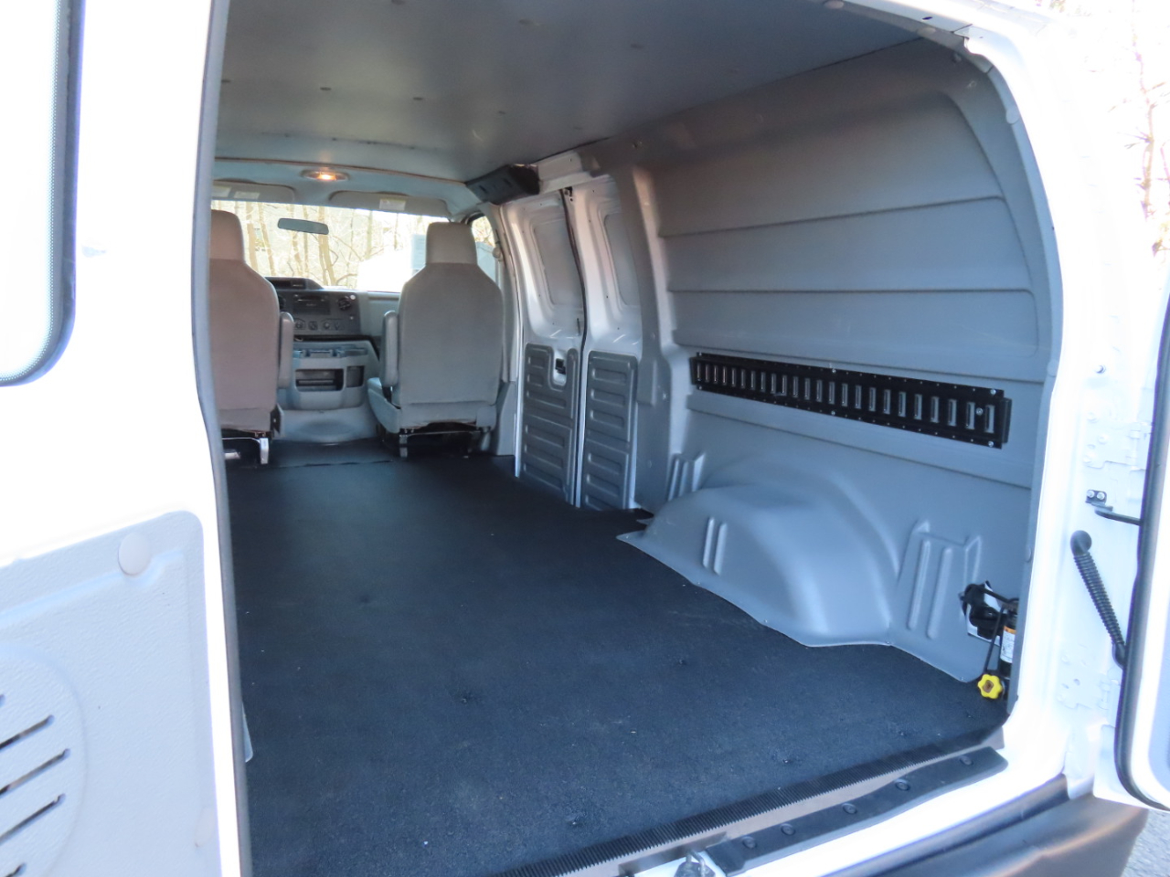 Ford Econoline Cargo Van E-250 2013