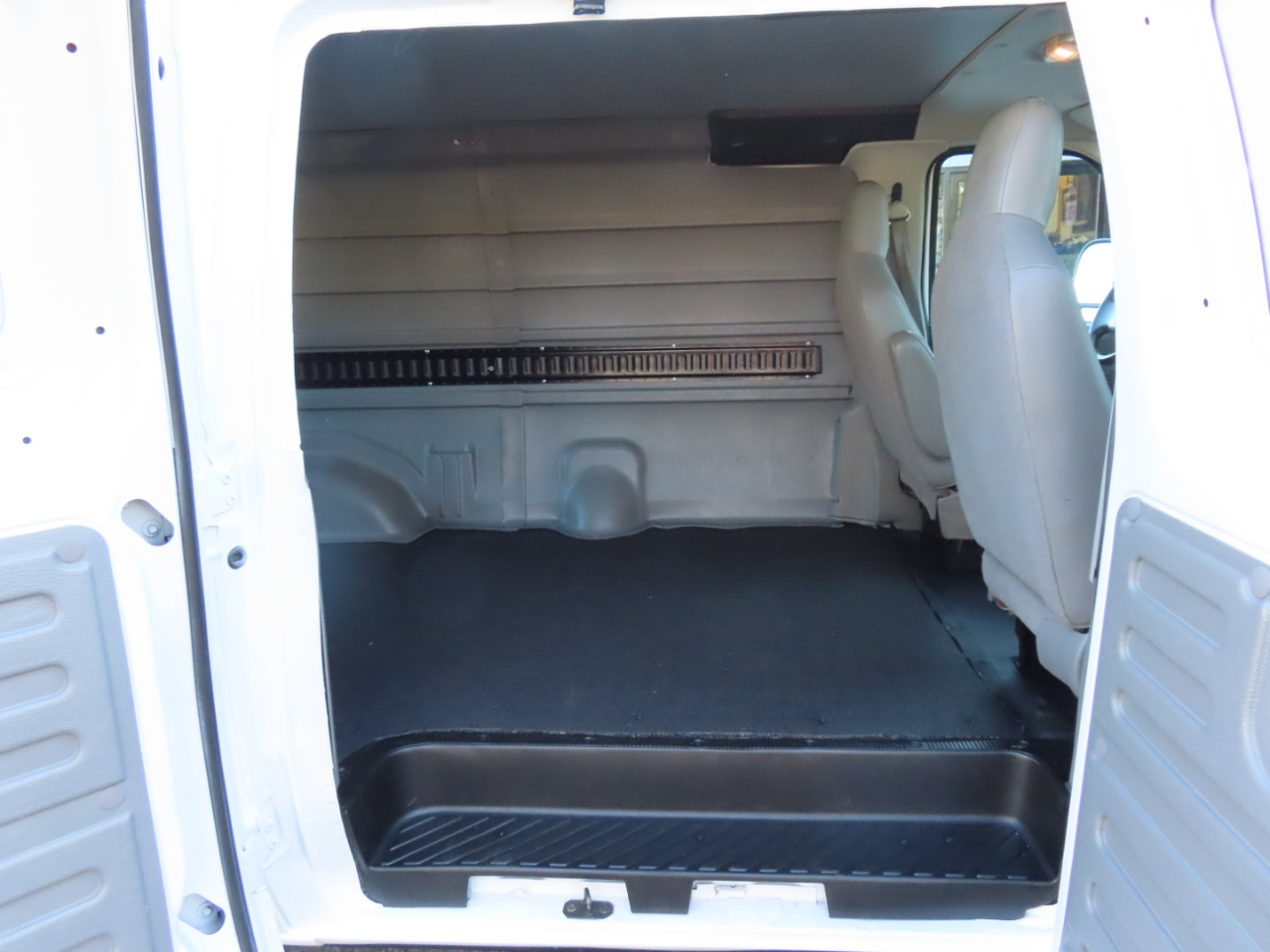 Ford Econoline Cargo Van E-250 2013