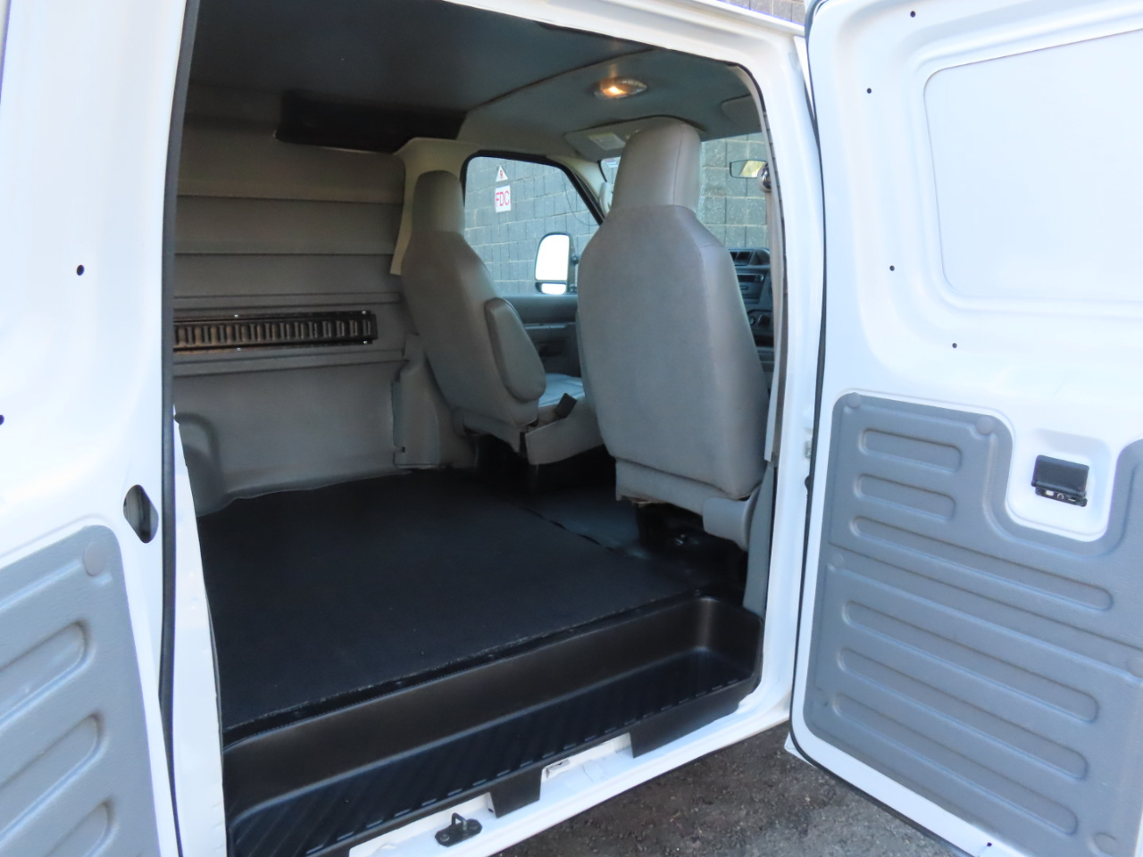 Ford Econoline Cargo Van E-250 2013