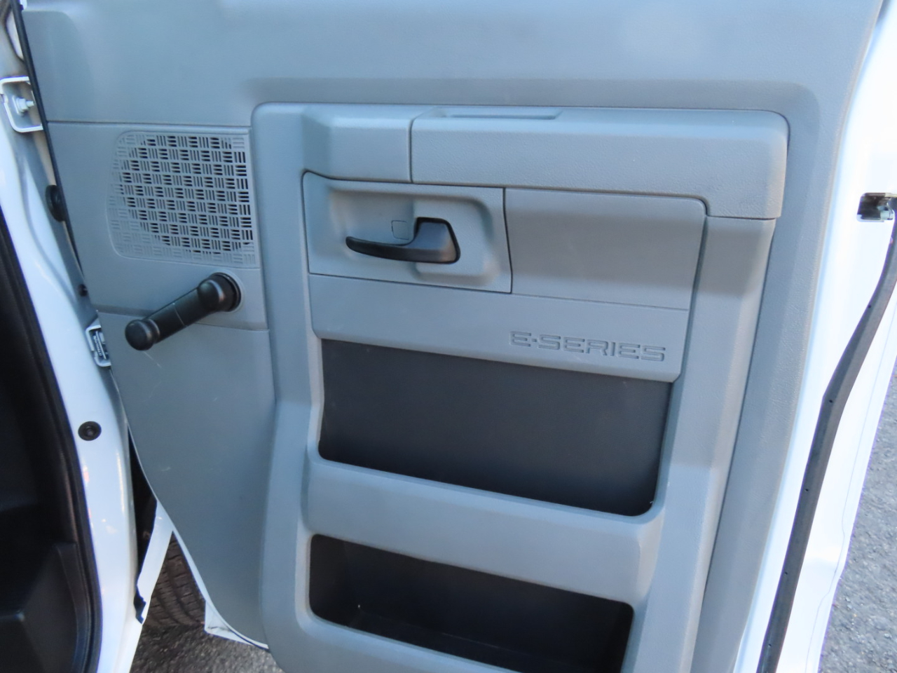 Ford Econoline Cargo Van E-250 2013