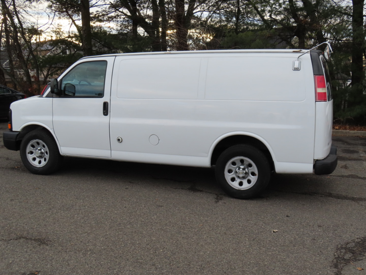 Chevrolet Express Cargo Van RWD 1500 135" 2013