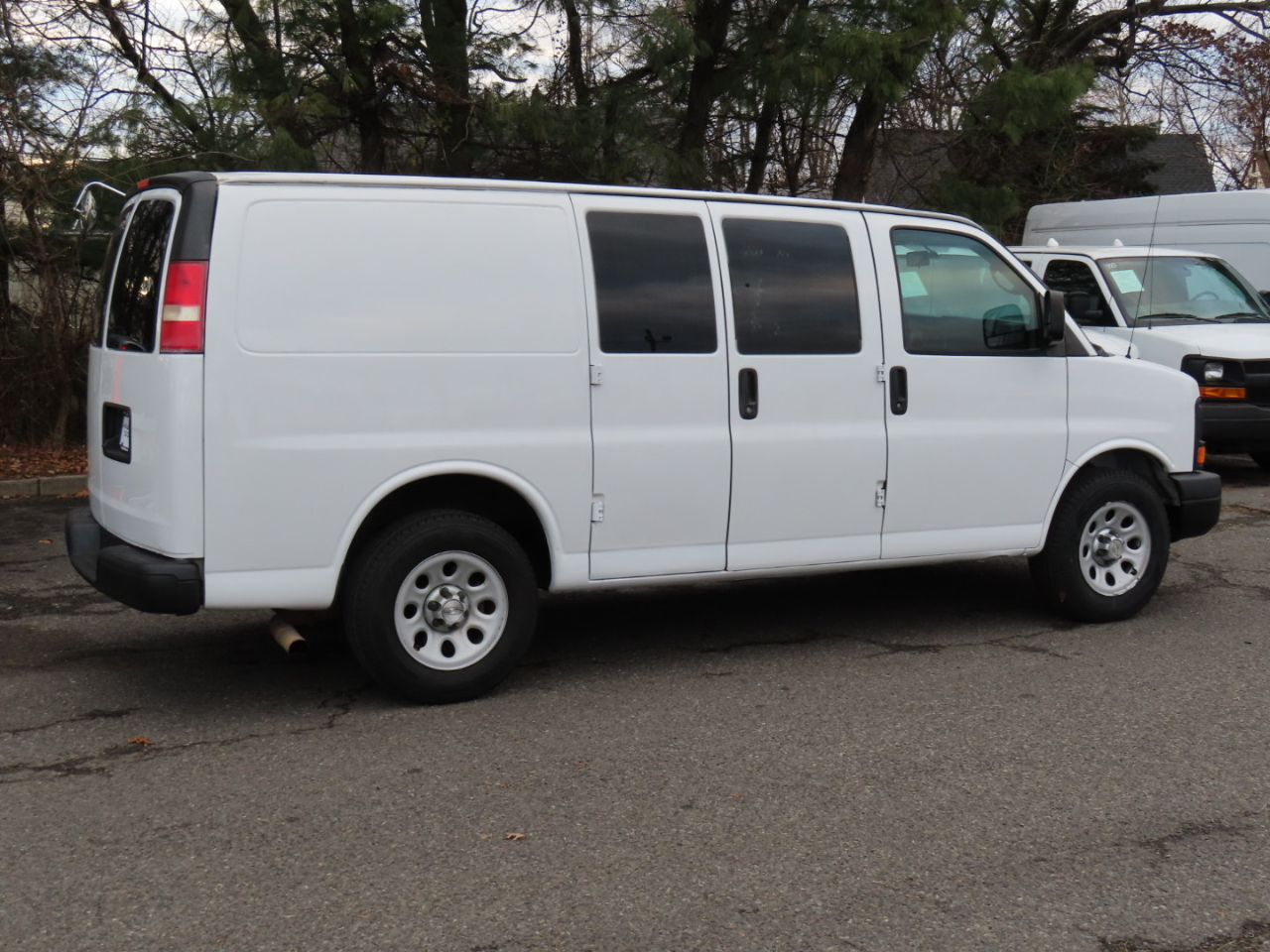 Chevrolet Express Cargo Van RWD 1500 135" 2013