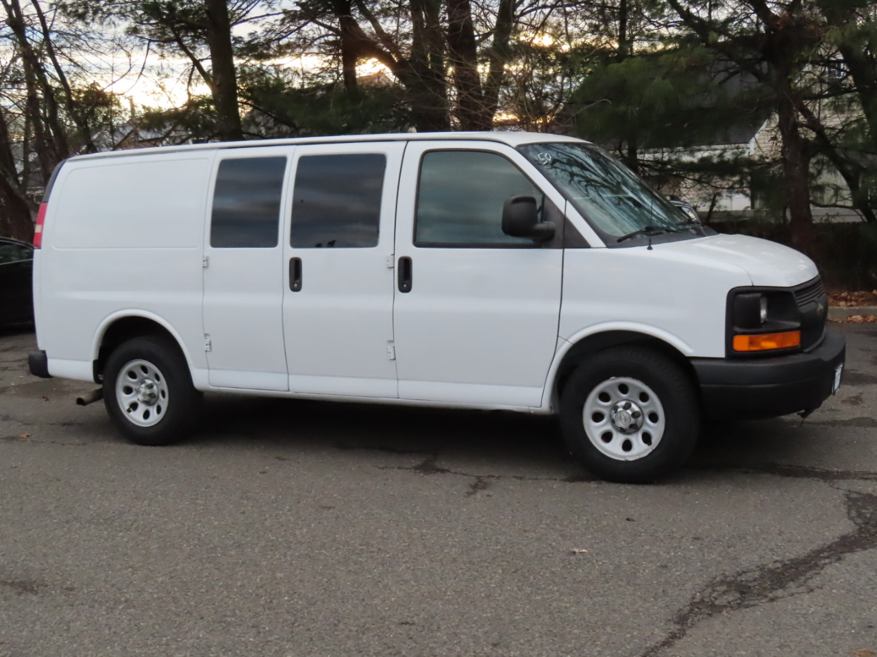 Chevrolet Express Cargo Van RWD 1500 135" 2013