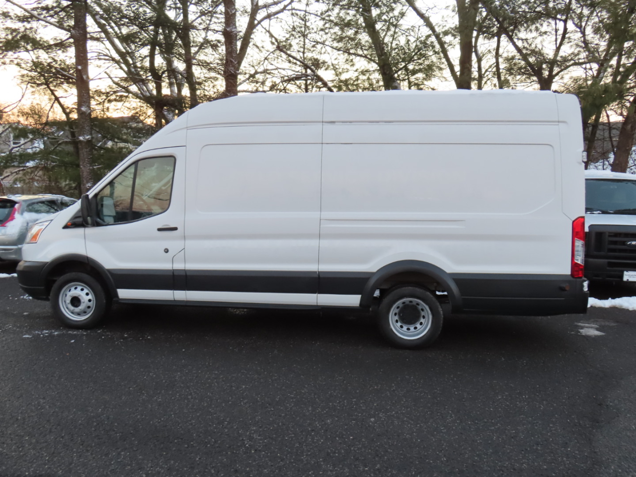 Ford T350HD Vans XLT Wgn High Roof 148eL 2017