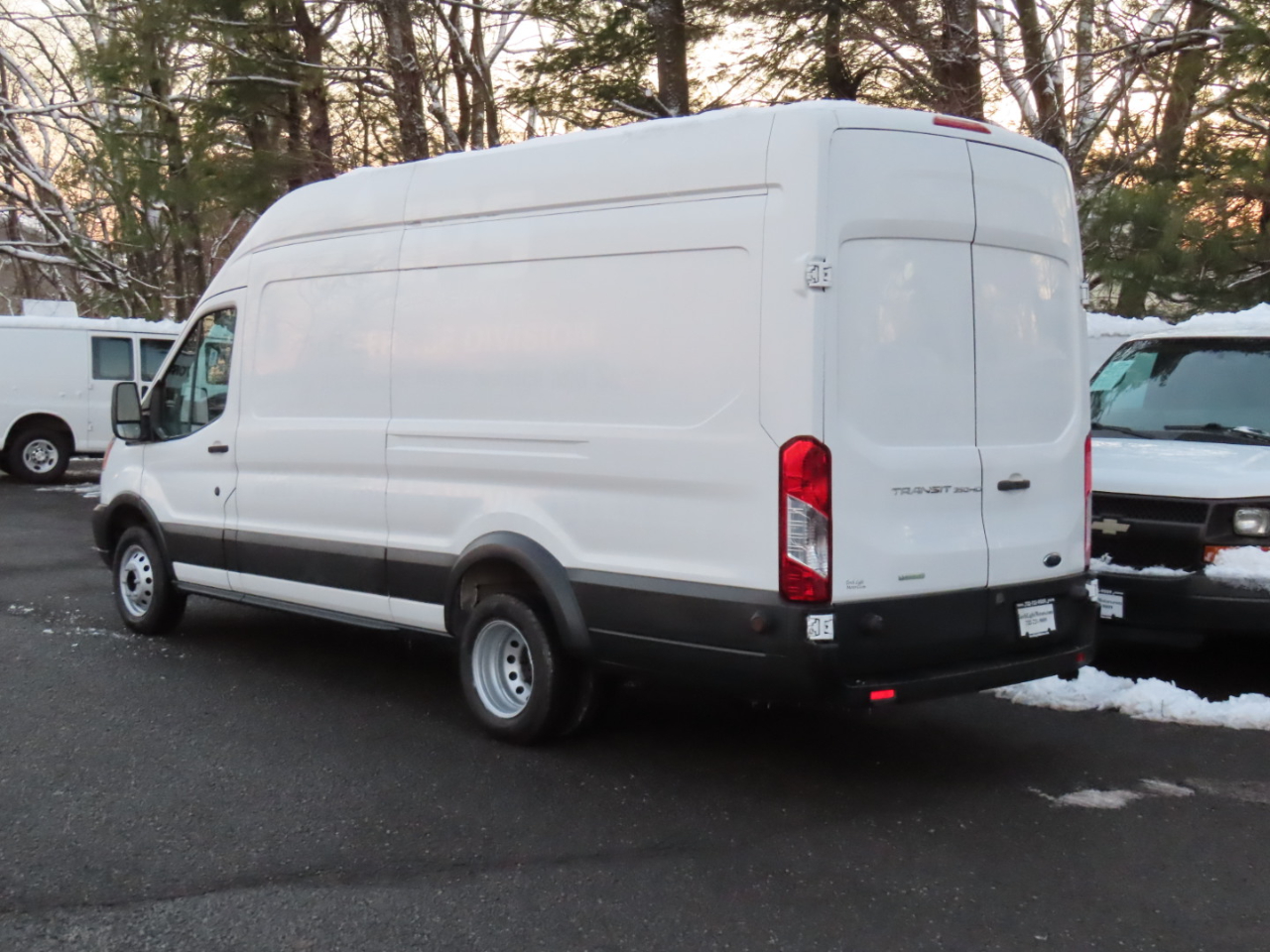 Ford T350HD Vans XLT Wgn High Roof 148eL 2017