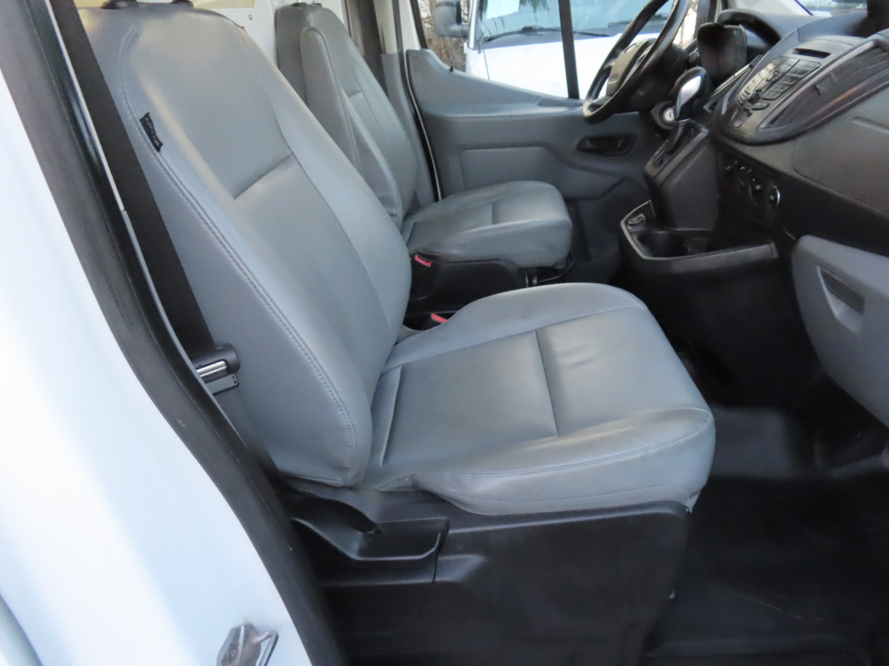 Ford T350HD Vans XLT Wgn High Roof 148eL 2017