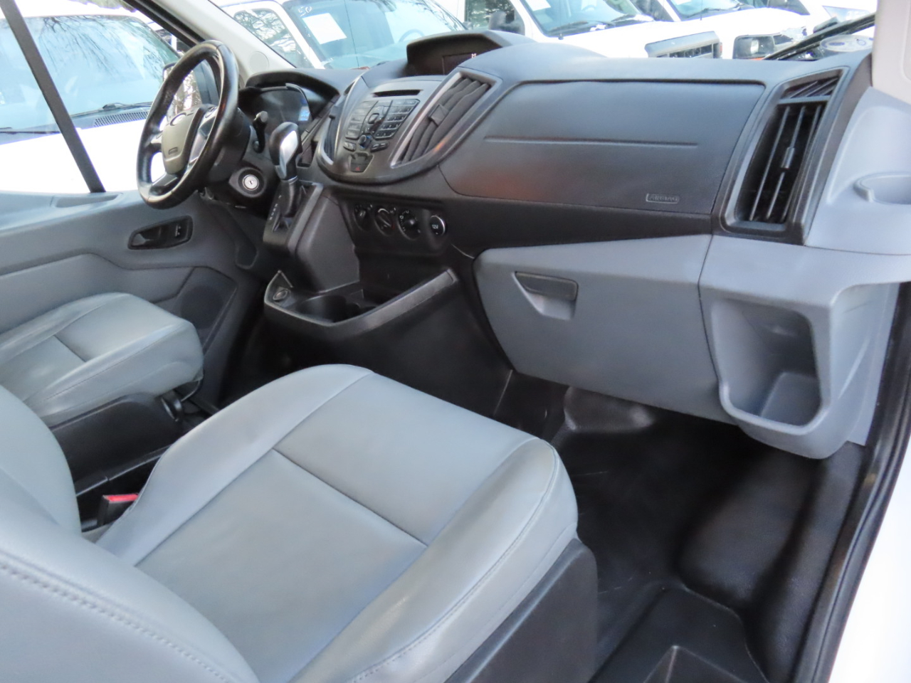 Ford T350HD Vans XLT Wgn High Roof 148eL 2017