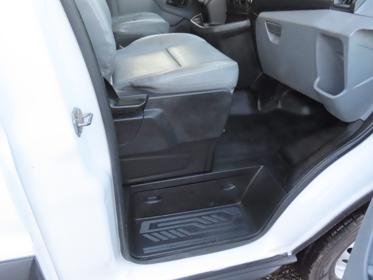 Ford T350HD Vans XLT Wgn High Roof 148eL 2017