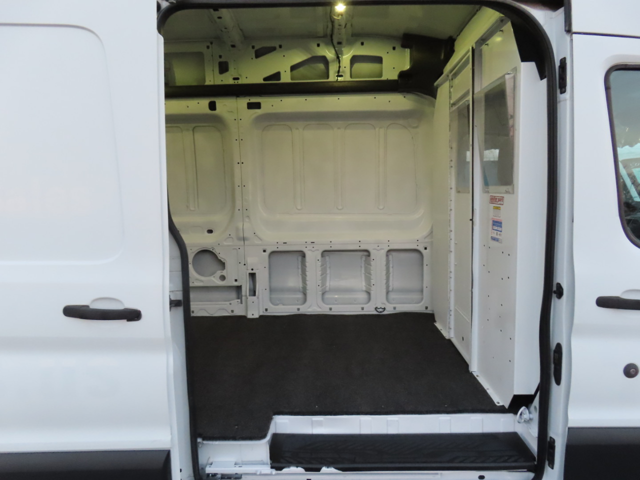 Ford T350HD Vans XLT Wgn High Roof 148eL 2017