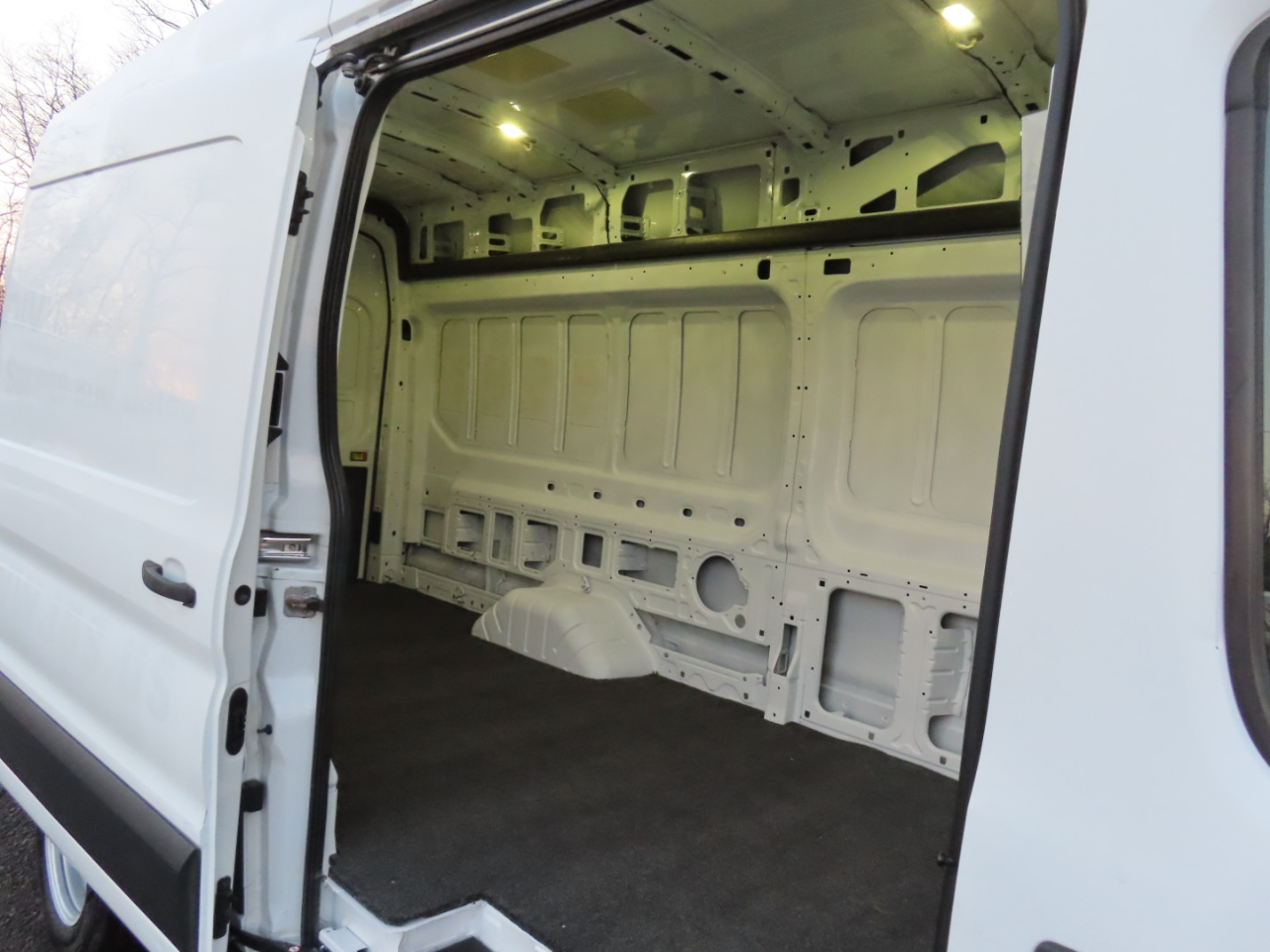 Ford T350HD Vans XLT Wgn High Roof 148eL 2017