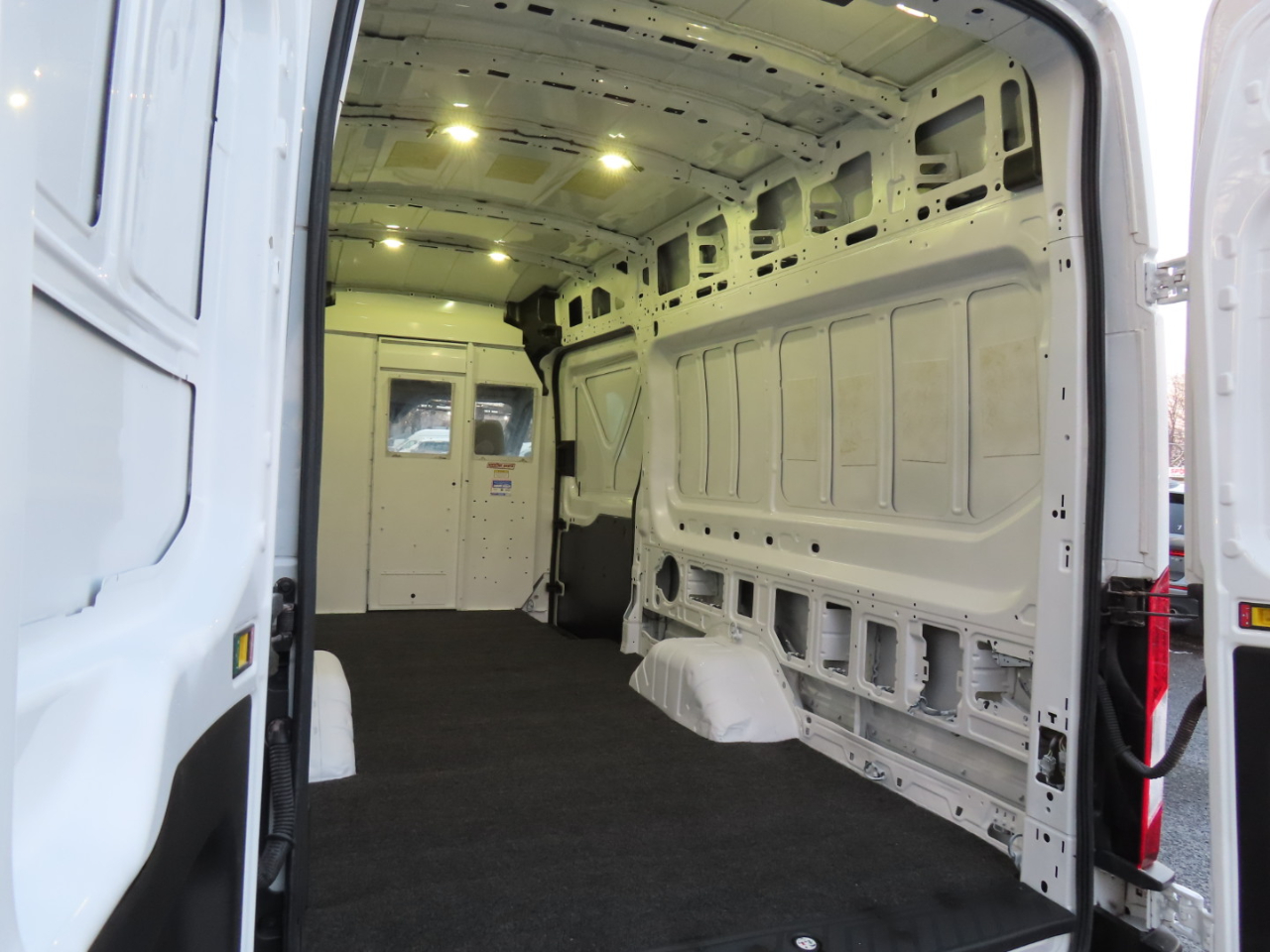 Ford T350HD Vans XLT Wgn High Roof 148eL 2017