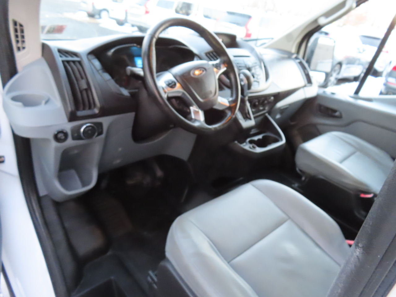 Ford T350HD Vans XLT Wgn High Roof 148eL 2017