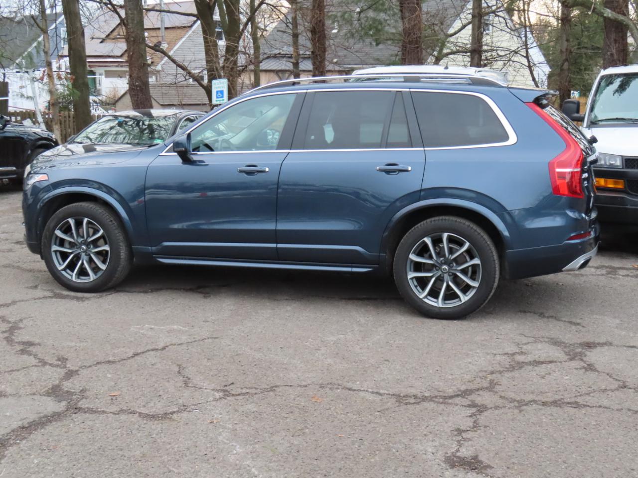 Volvo XC90 T6 AWD 7-Passenger Momentum 2018