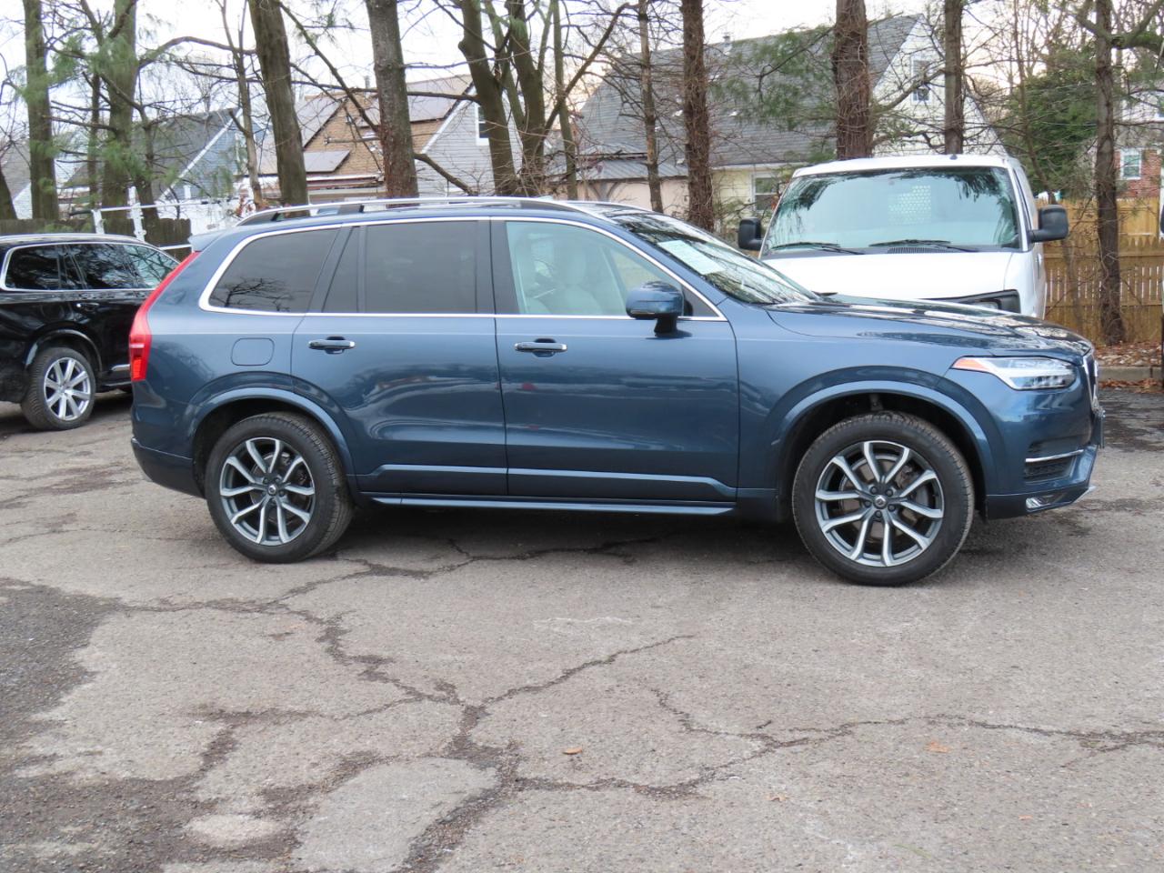 Volvo XC90 T6 AWD 7-Passenger Momentum 2018