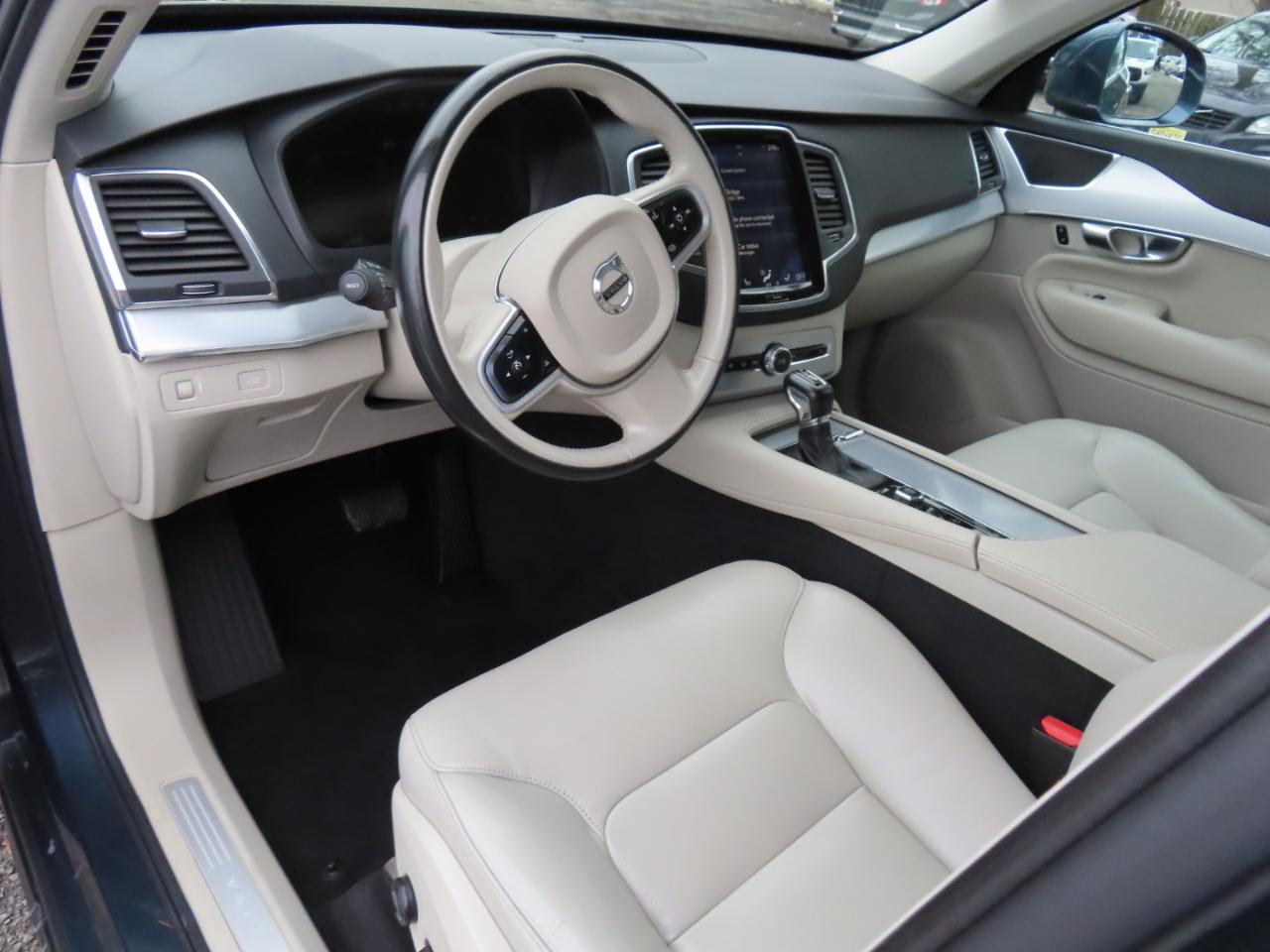 Volvo XC90 T6 AWD 7-Passenger Momentum 2018