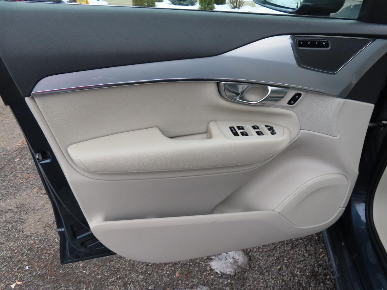 Volvo XC90 T6 AWD 7-Passenger Momentum 2018