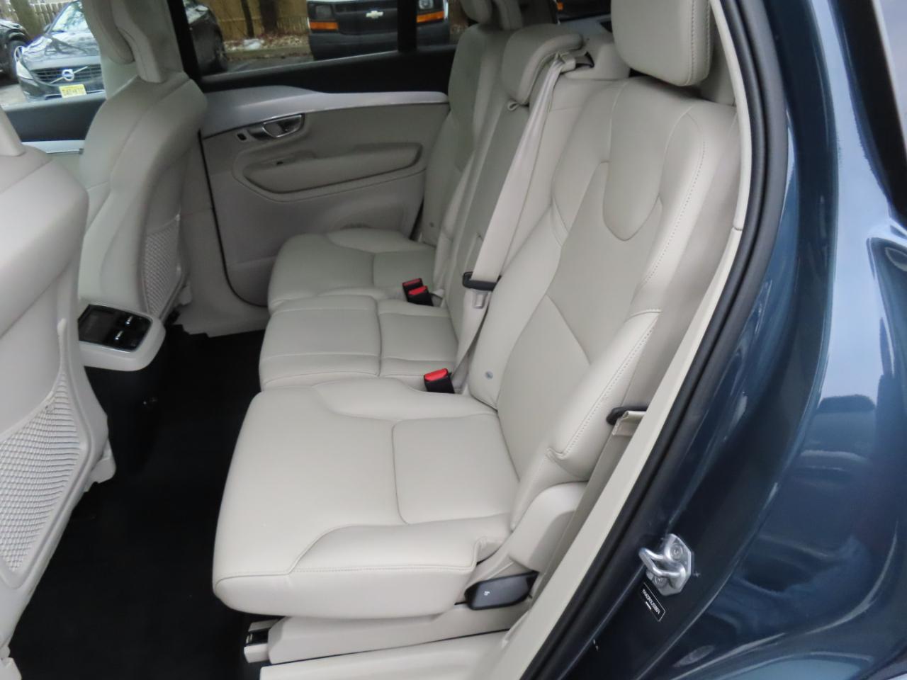 Volvo XC90 T6 AWD 7-Passenger Momentum 2018