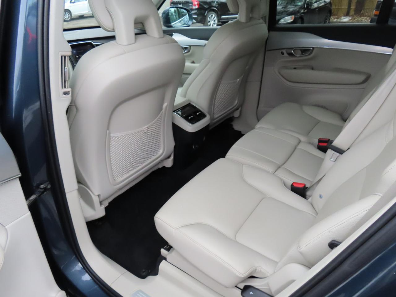 Volvo XC90 T6 AWD 7-Passenger Momentum 2018