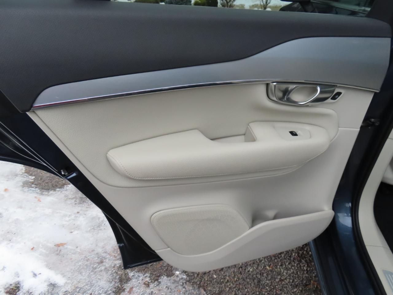 Volvo XC90 T6 AWD 7-Passenger Momentum 2018