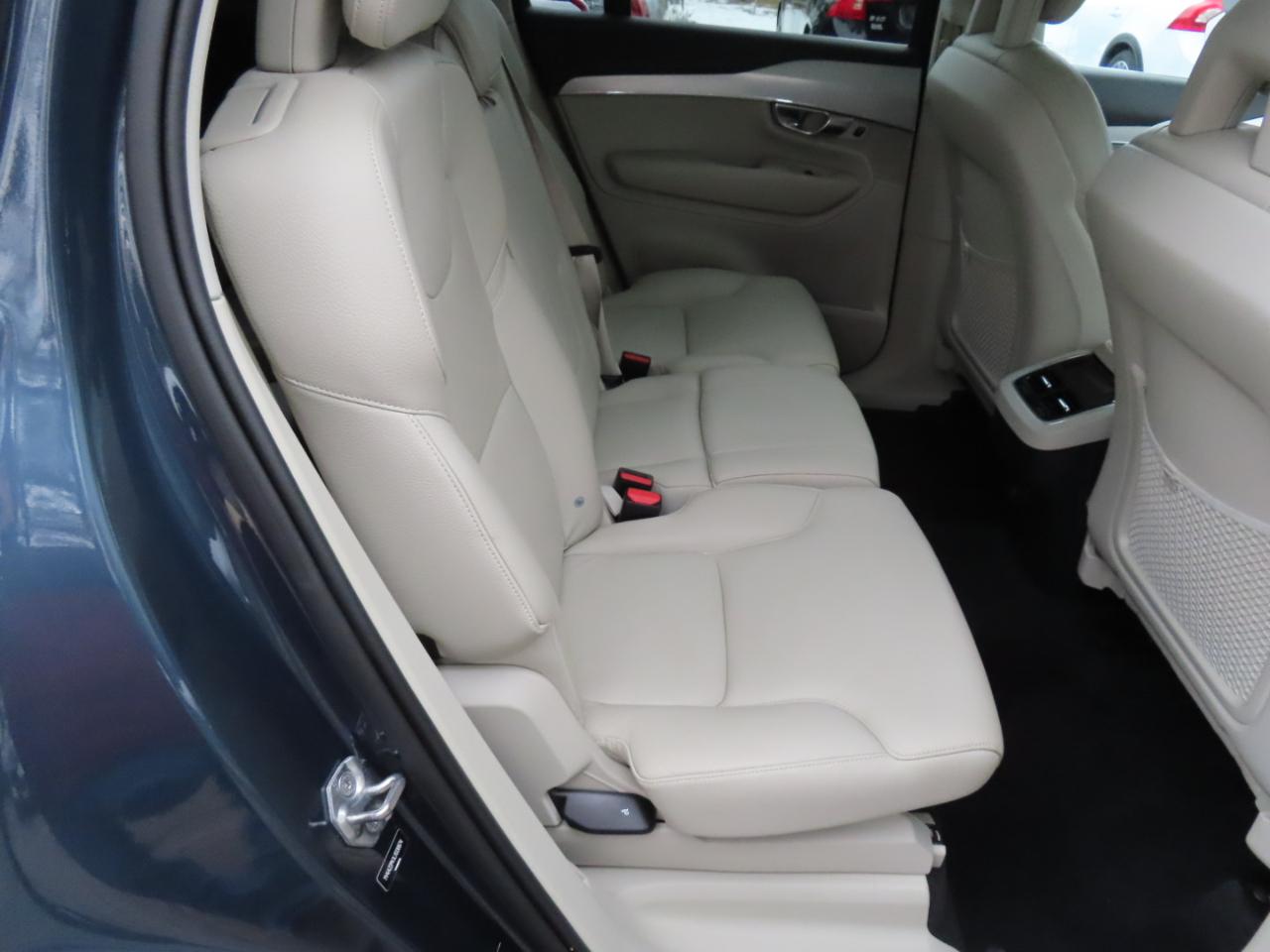 Volvo XC90 T6 AWD 7-Passenger Momentum 2018