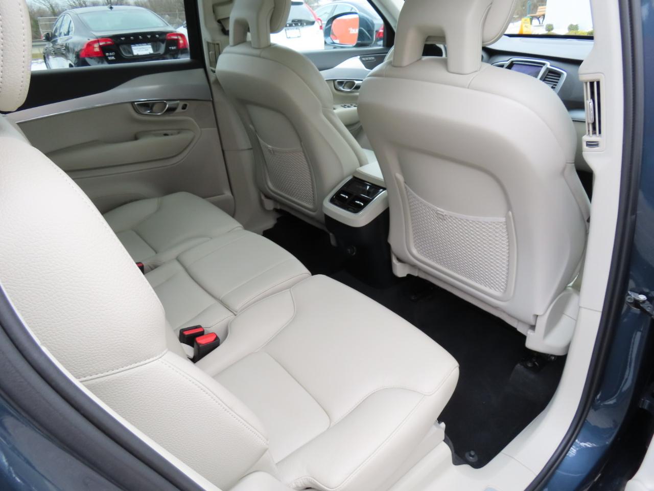 Volvo XC90 T6 AWD 7-Passenger Momentum 2018