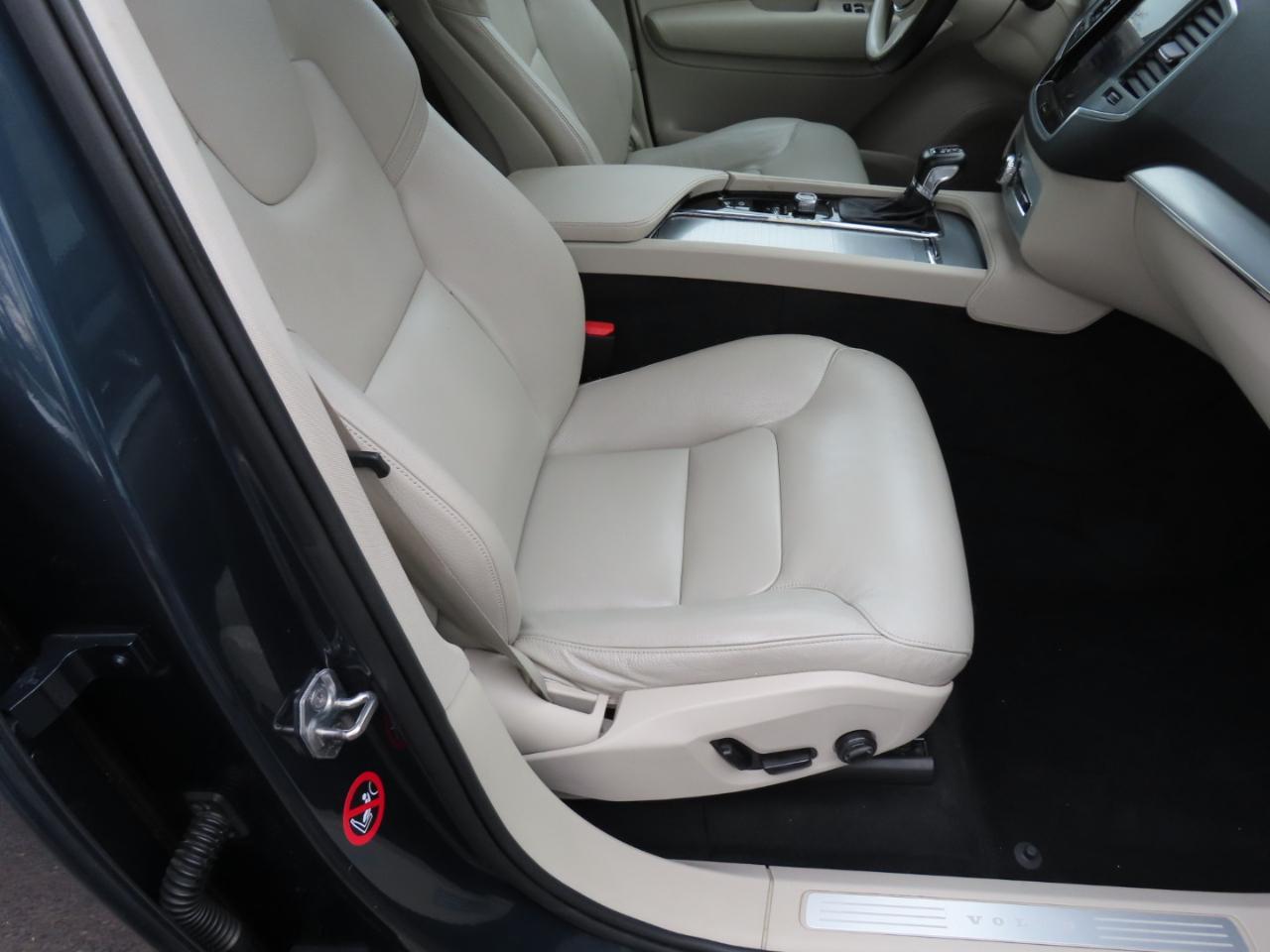 Volvo XC90 T6 AWD 7-Passenger Momentum 2018