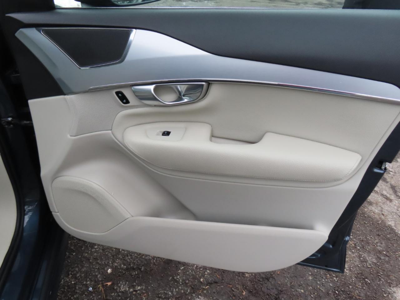 Volvo XC90 T6 AWD 7-Passenger Momentum 2018