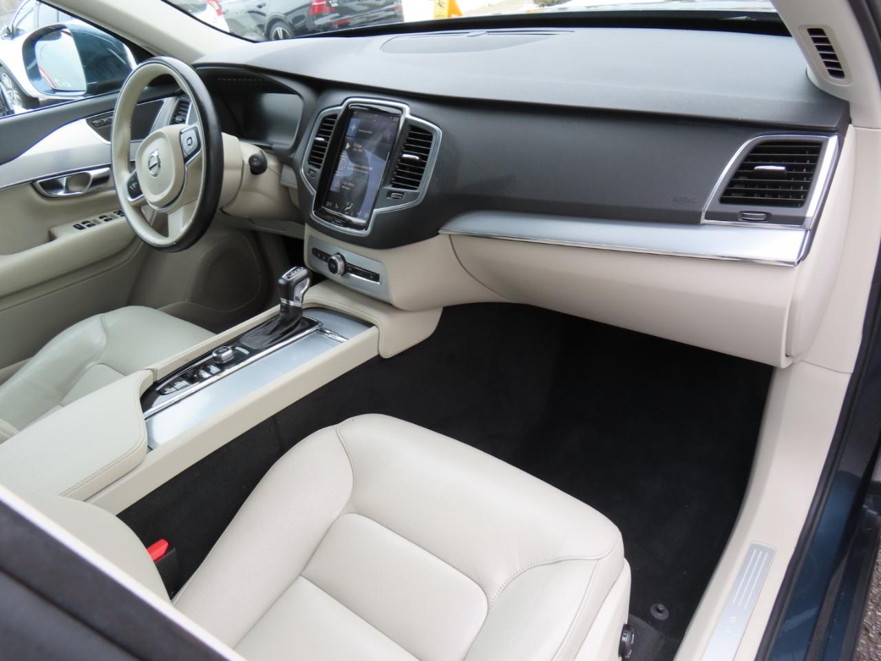 Volvo XC90 T6 AWD 7-Passenger Momentum 2018