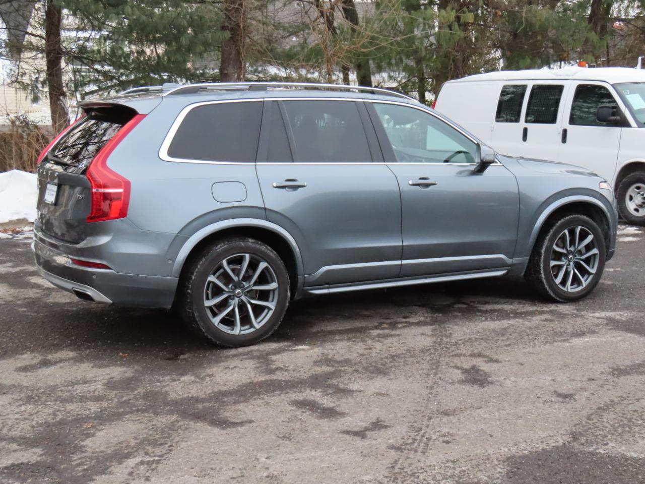 Volvo XC90 T6 AWD 7-Passenger Momentum 2018