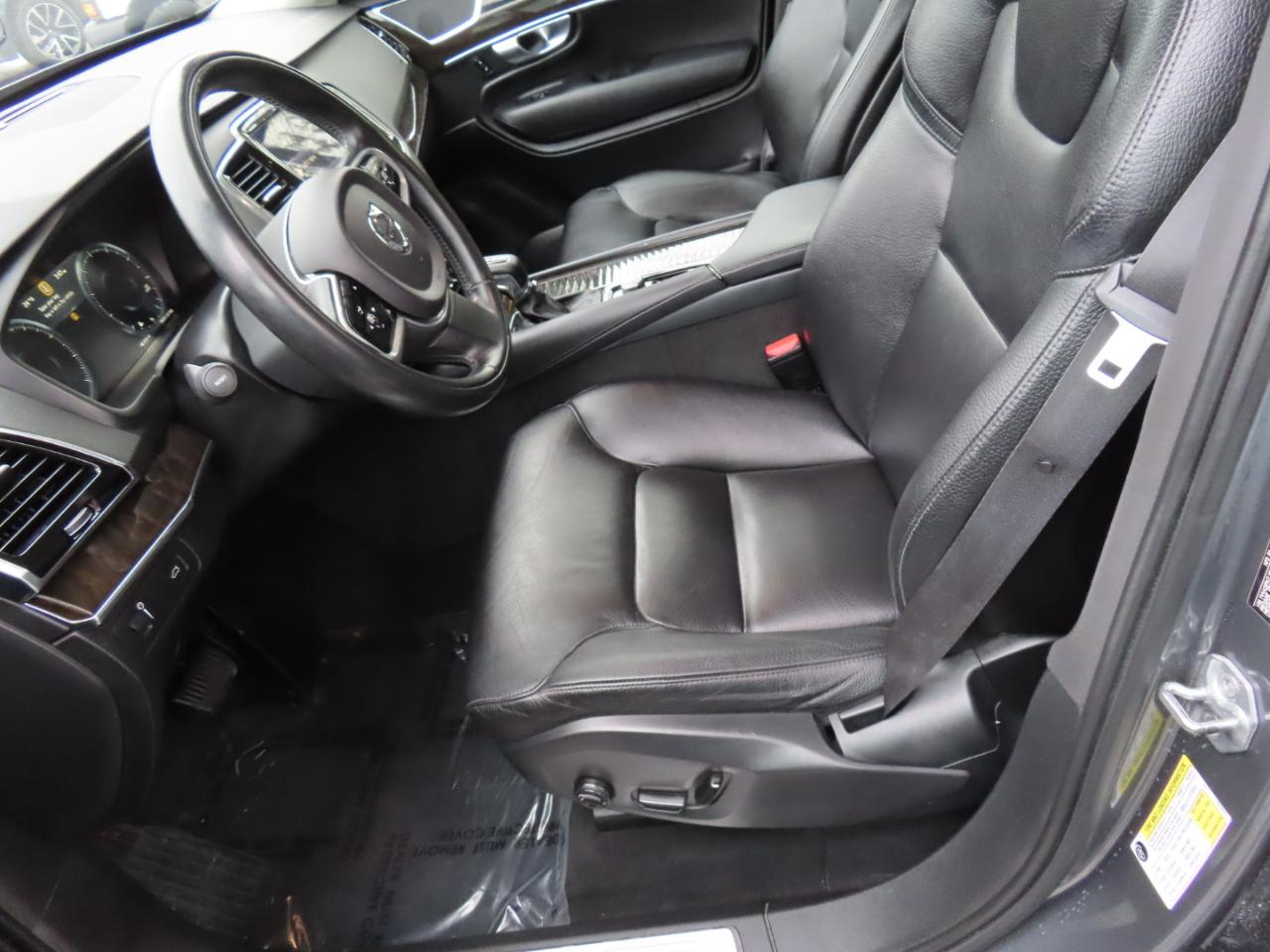 Volvo XC90 T6 AWD 7-Passenger Momentum 2018