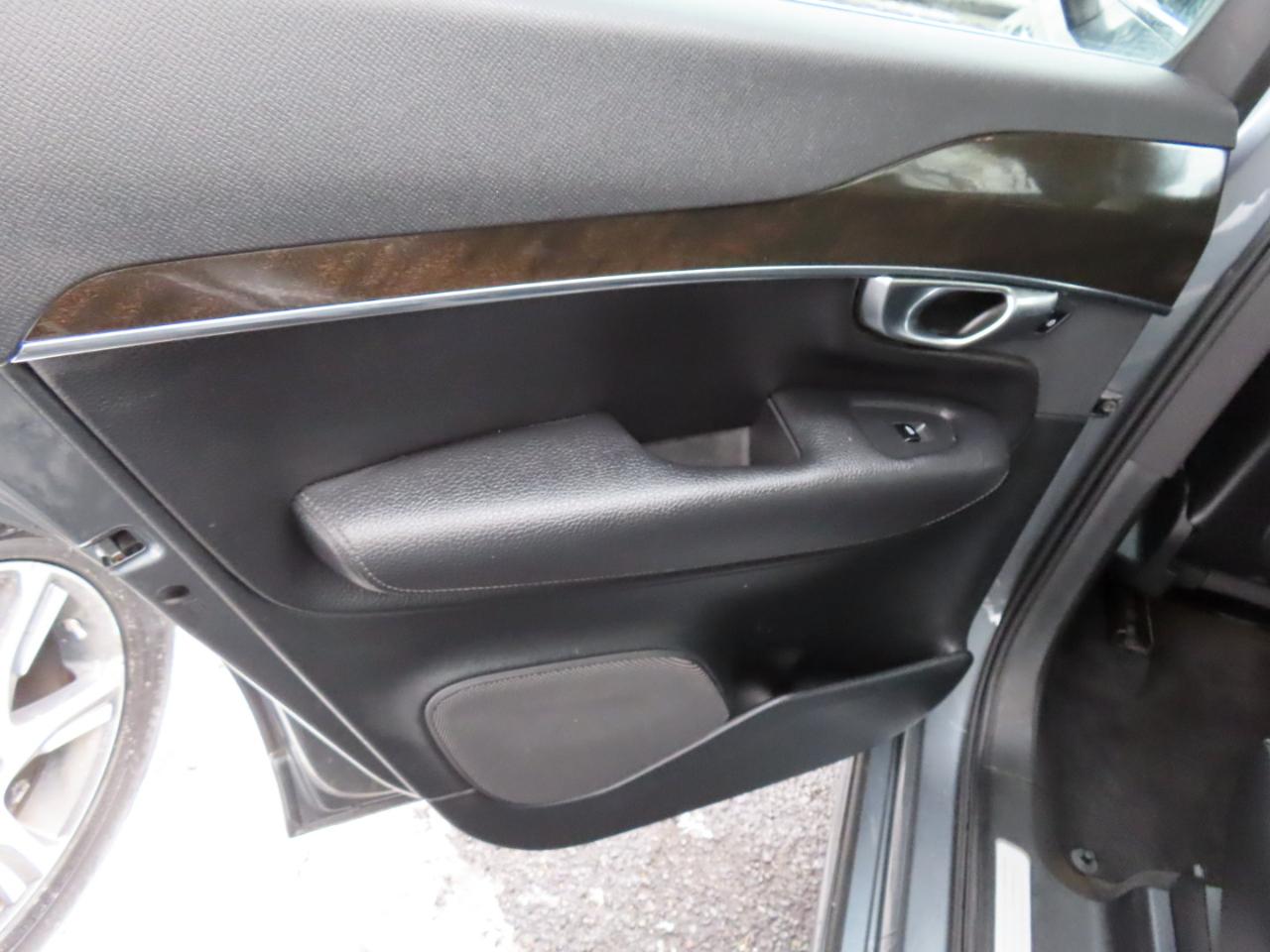 Volvo XC90 T6 AWD 7-Passenger Momentum 2018