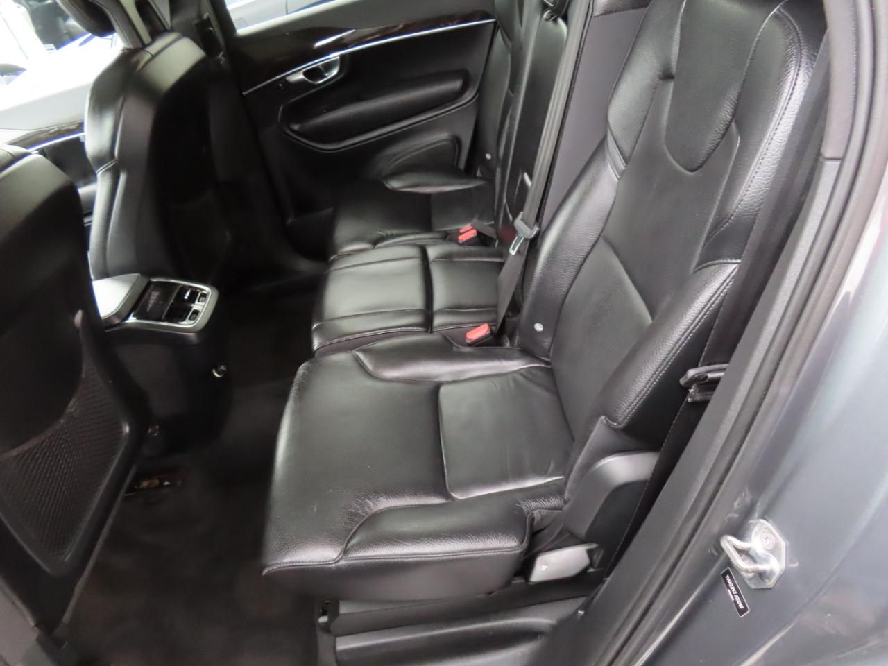 Volvo XC90 T6 AWD 7-Passenger Momentum 2018