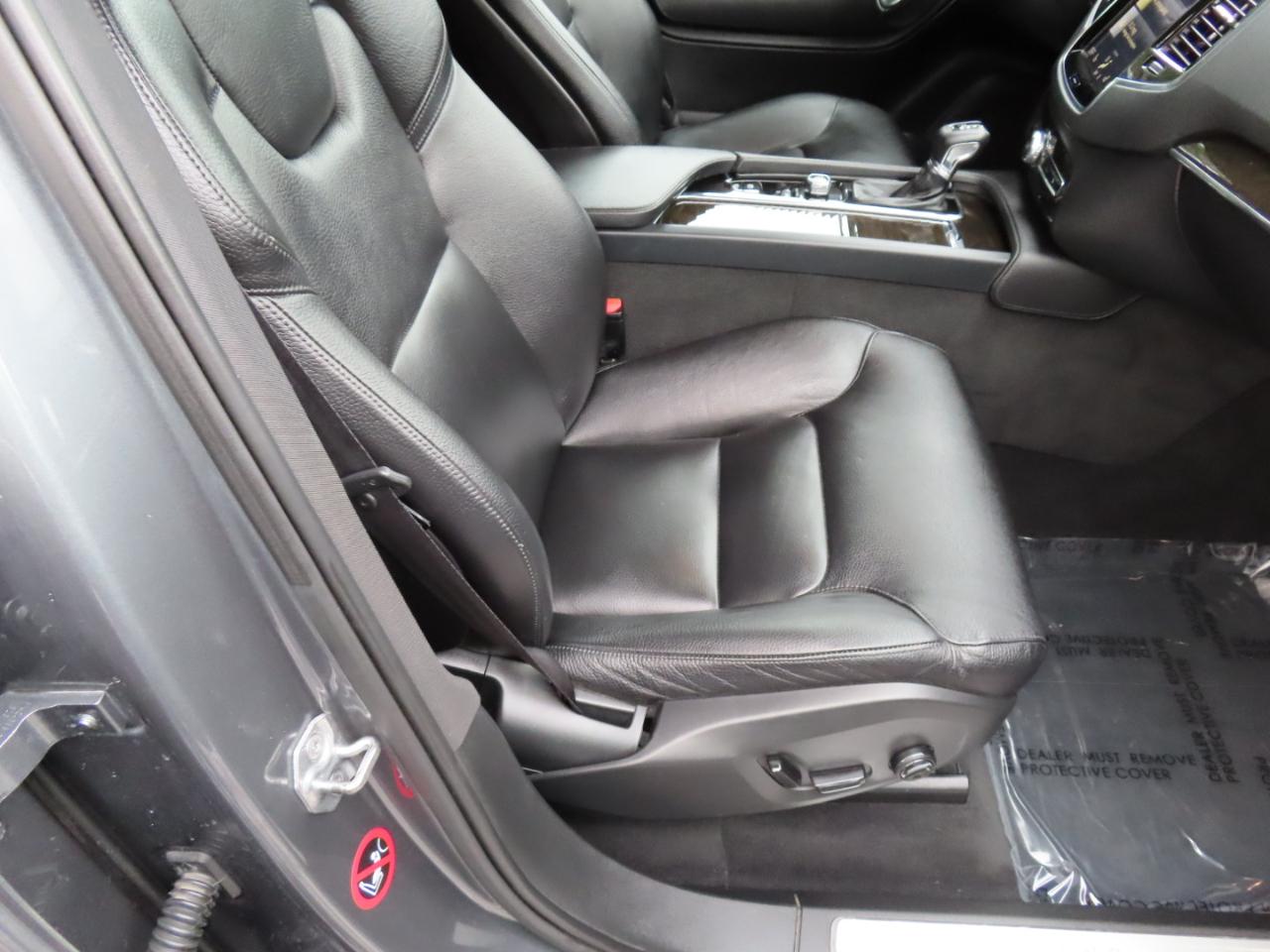 Volvo XC90 T6 AWD 7-Passenger Momentum 2018