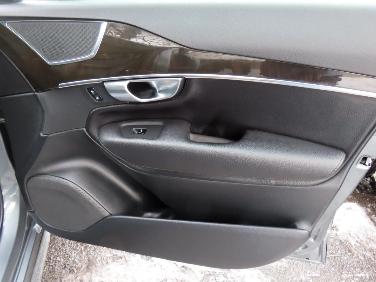 Volvo XC90 T6 AWD 7-Passenger Momentum 2018