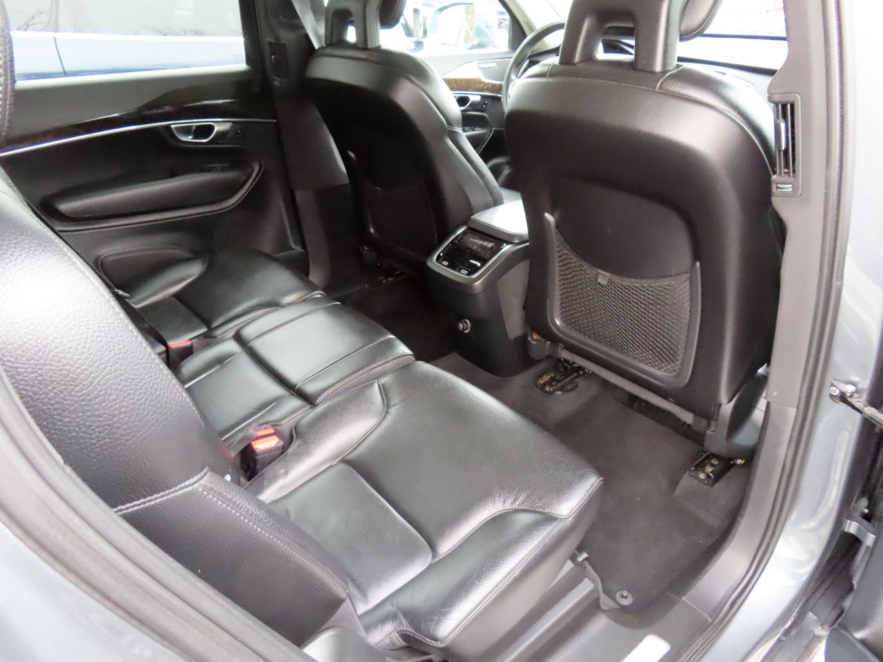 Volvo XC90 T6 AWD 7-Passenger Momentum 2018