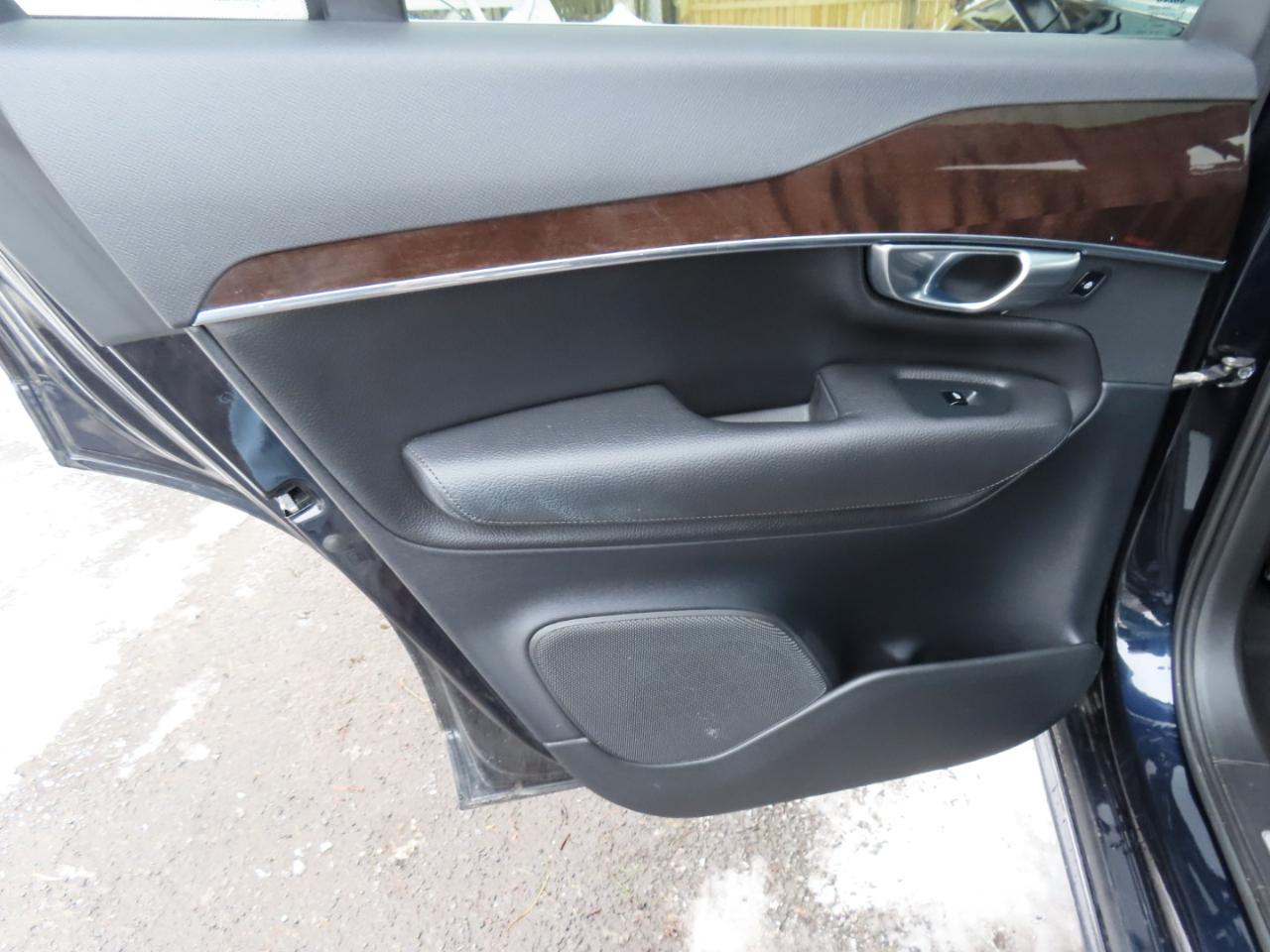 Volvo XC90 T6 AWD 7-Passenger Momentum 2017