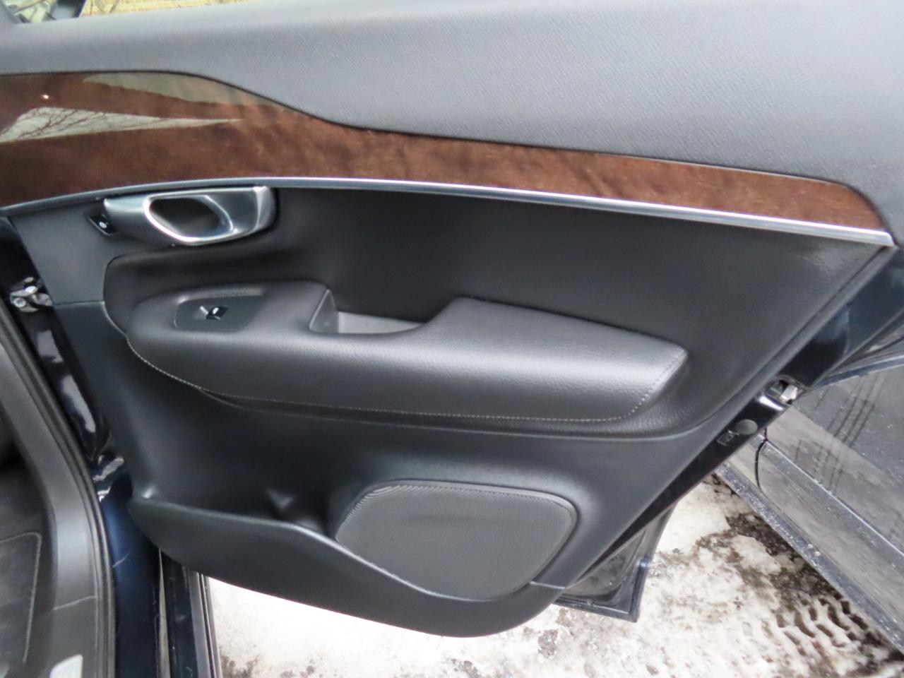 Volvo XC90 T6 AWD 7-Passenger Momentum 2017