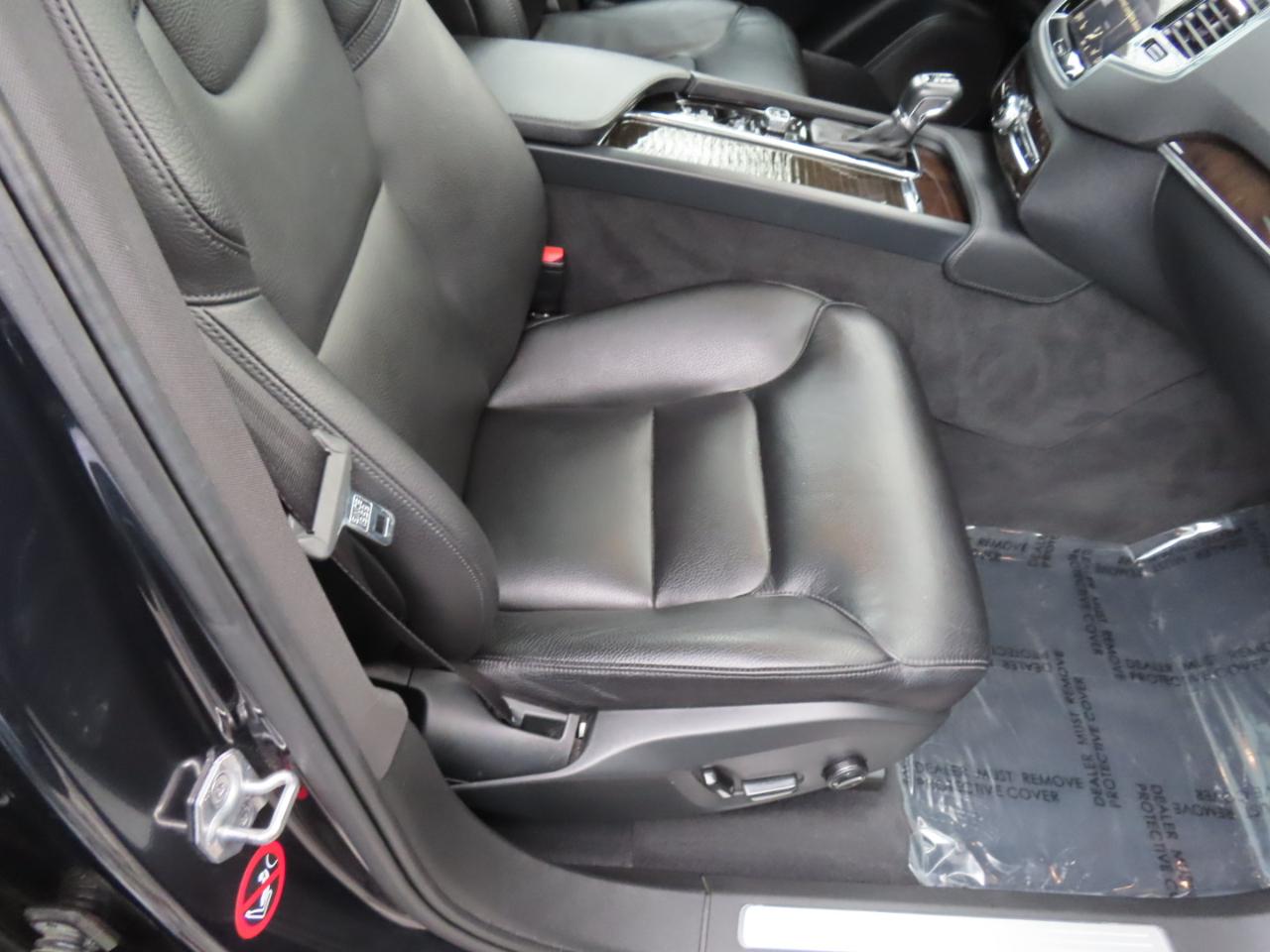 Volvo XC90 T6 AWD 7-Passenger Momentum 2017