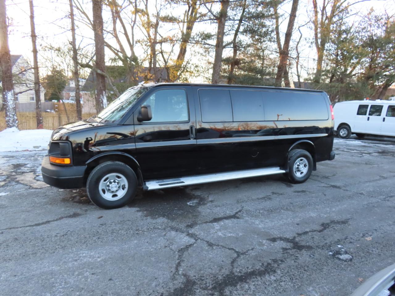 Chevrolet Express Passenger RWD 3500 155" LS w/1LS 2014