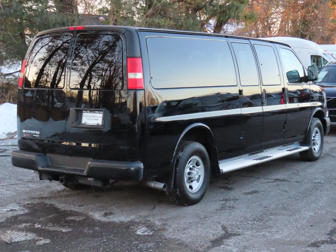 Chevrolet Express Passenger RWD 3500 155" LS w/1LS 2014