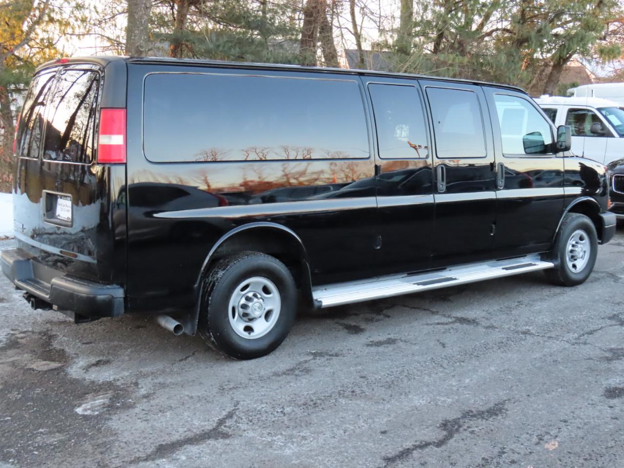 Chevrolet Express Passenger RWD 3500 155" LS w/1LS 2014