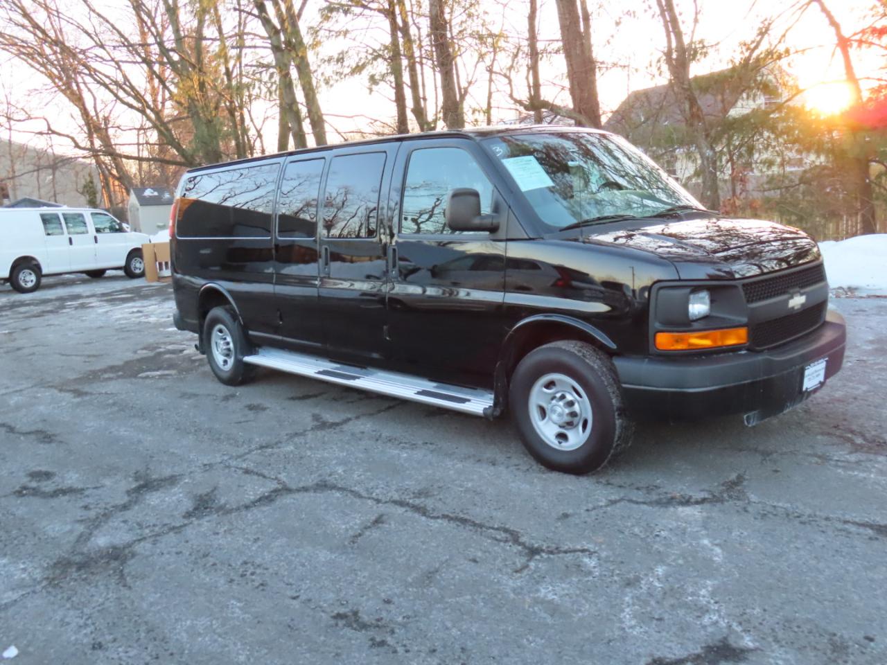 Chevrolet Express Passenger RWD 3500 155" LS w/1LS 2014