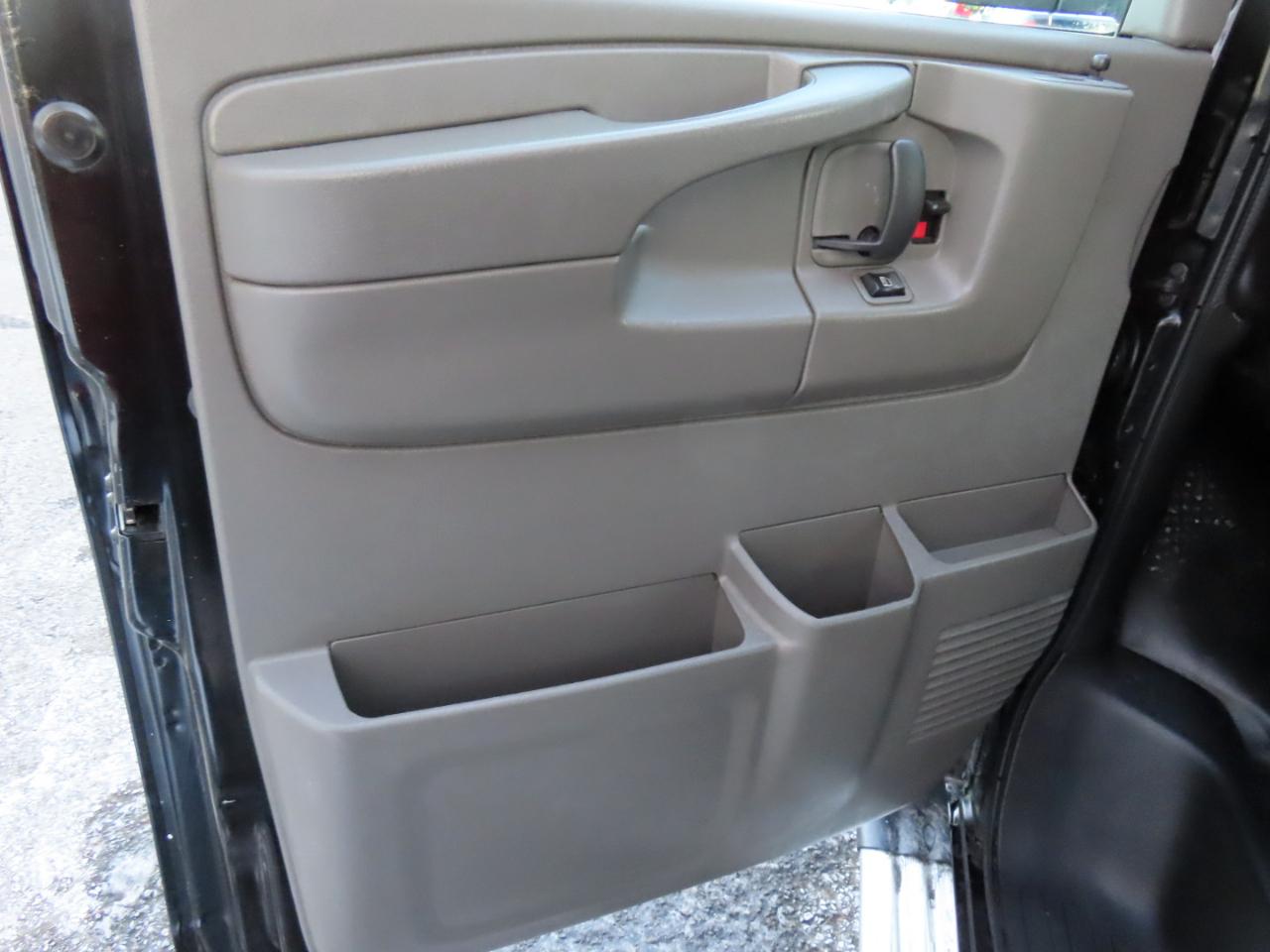 Chevrolet Express Passenger RWD 3500 155" LS w/1LS 2014