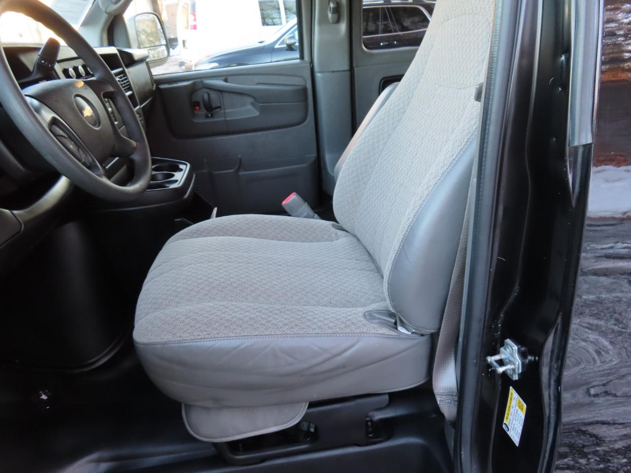 Chevrolet Express Passenger RWD 3500 155" LS w/1LS 2014