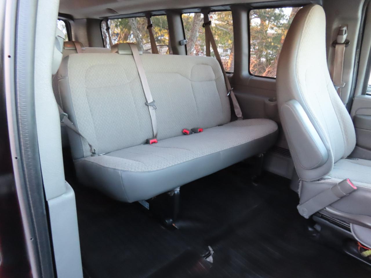 Chevrolet Express Passenger RWD 3500 155" LS w/1LS 2014