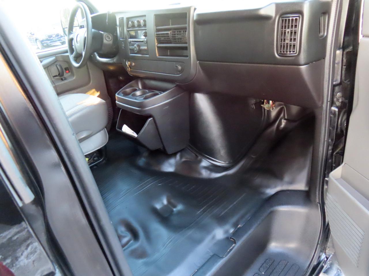 Chevrolet Express Passenger RWD 3500 155" LS w/1LS 2014