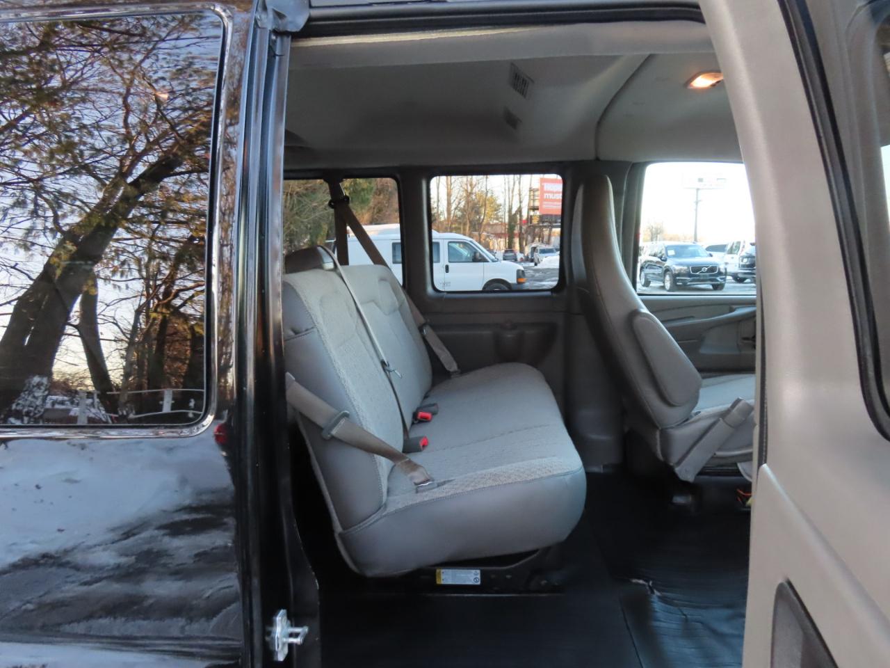 Chevrolet Express Passenger RWD 3500 155" LS w/1LS 2014