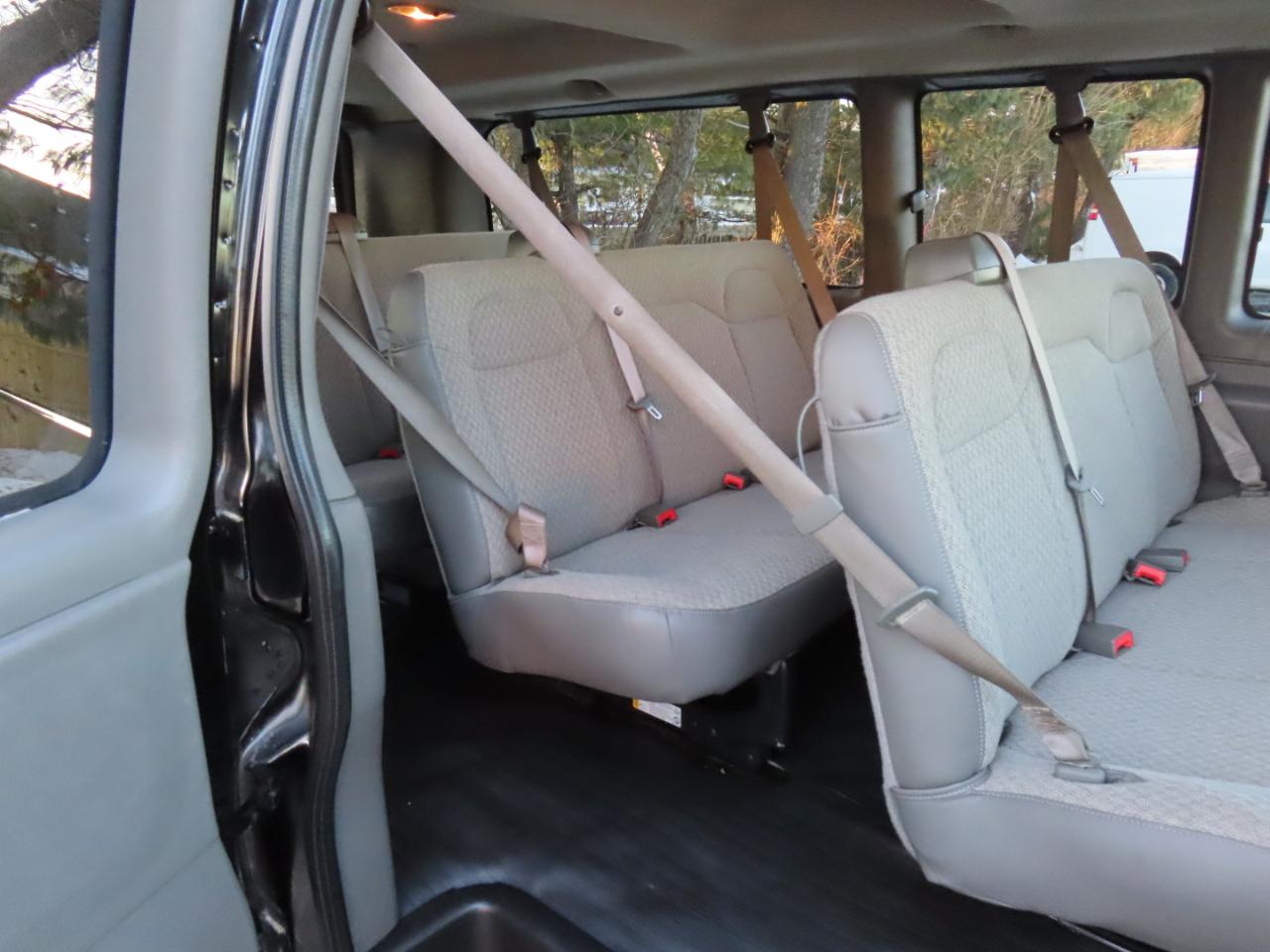 Chevrolet Express Passenger RWD 3500 155" LS w/1LS 2014