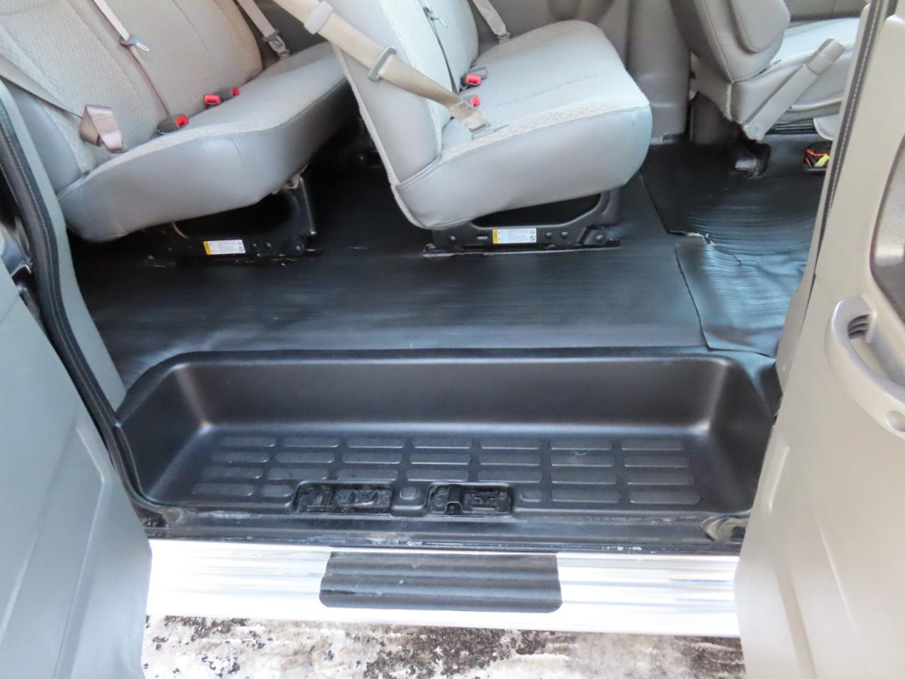 Chevrolet Express Passenger RWD 3500 155" LS w/1LS 2014