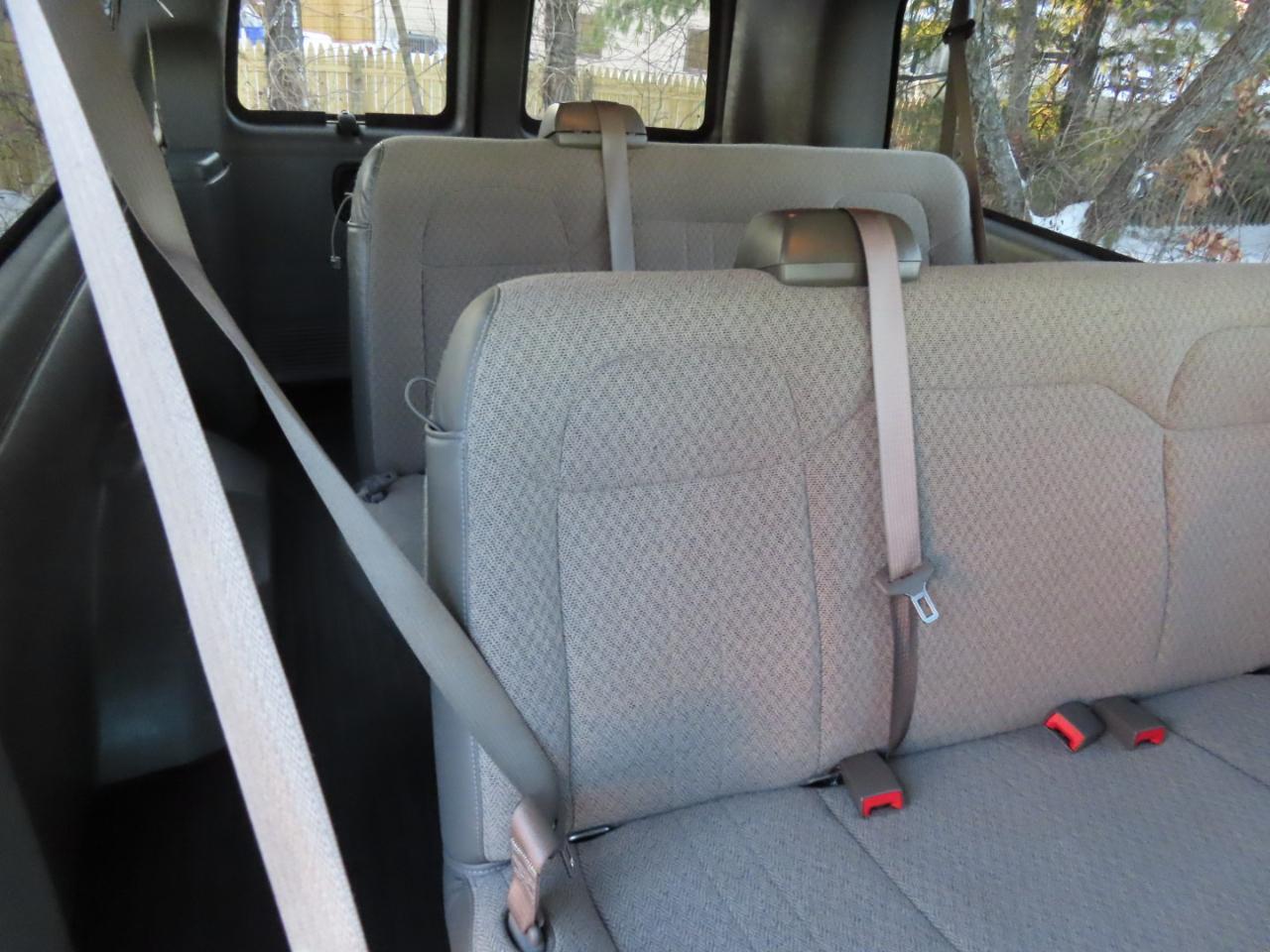 Chevrolet Express Passenger RWD 3500 155" LS w/1LS 2014